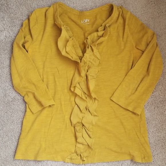 LOFT Tops - 🔥🔥Loft Ann Taylor vneck ruffle 3/4 sleeve  Small